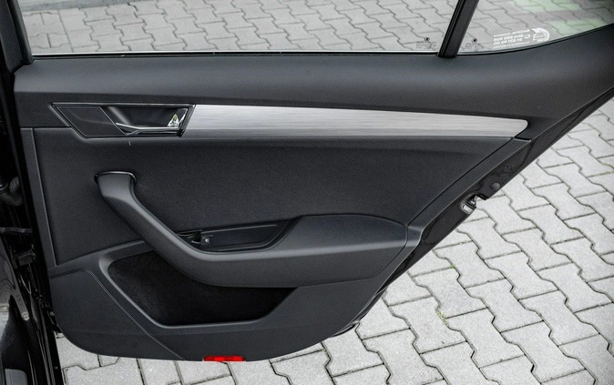 Skoda Superb cena 96850 przebieg: 115590, rok produkcji 2019 z Rudnik nad Sanem małe 704